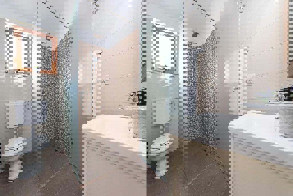 Samostojna hiša s bazenom - pogled na morje